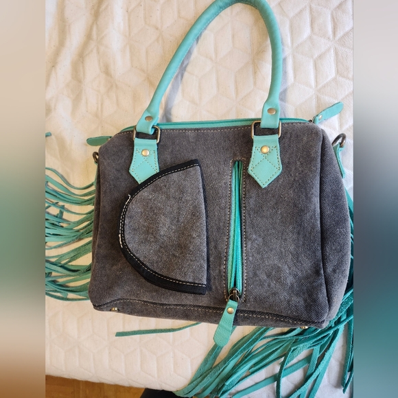 Myra Concealed Carry Purse - Picture 2 of 3